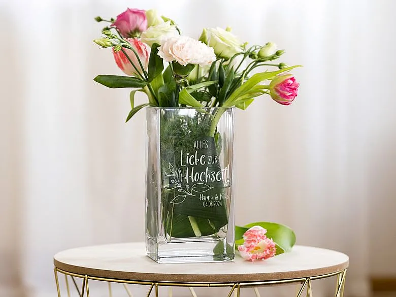Gravierte Vase